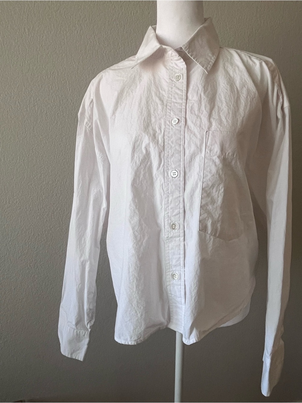 Banana Republic White Long-Sleeve Button-Down Shirt - crop style